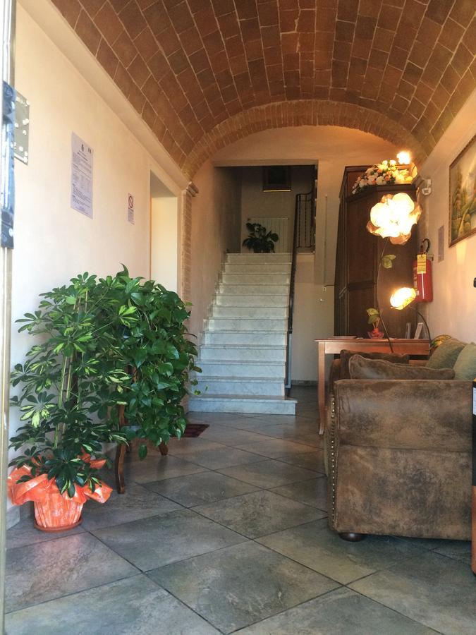 Hotel Da Donna Rosa Pontedera Exterior foto