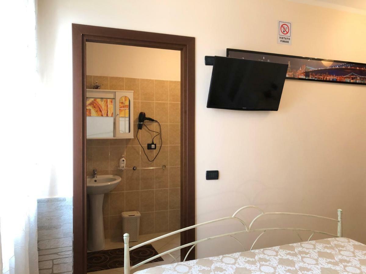 Hotel Da Donna Rosa Pontedera Exterior foto